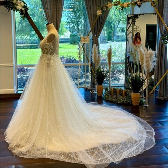 Bianco Vita Wedding Dress Couture Tulle A-line Size 10 NEW - Picture 2 of 16